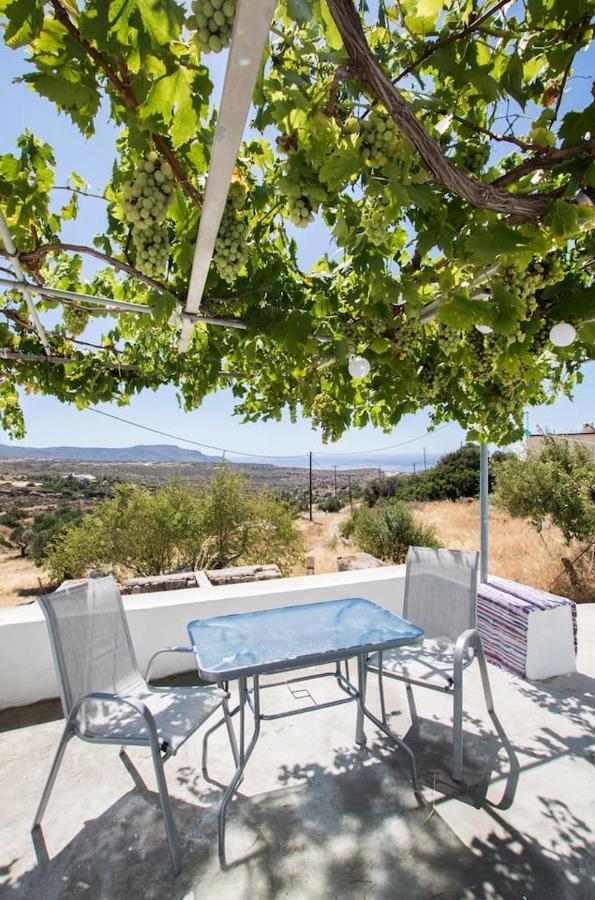 Vatha Traditional Cottage With A View Menetaí Екстериор снимка