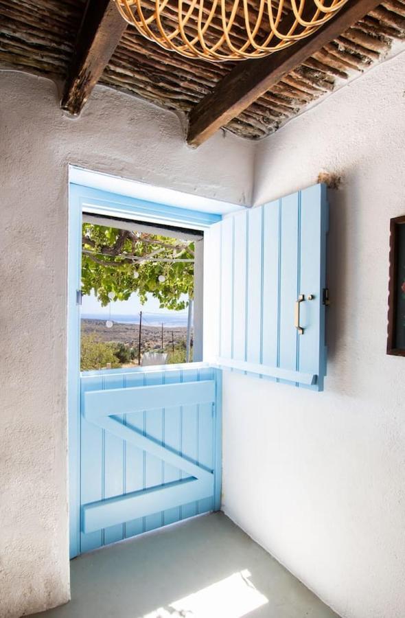 Vatha Traditional Cottage With A View Menetaí Екстериор снимка